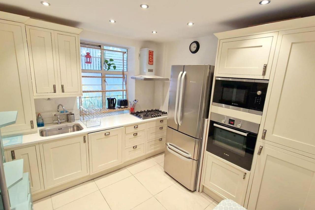 Вилла Modern 3-Bed House In Surrey Quays Лондон Экстерьер фото