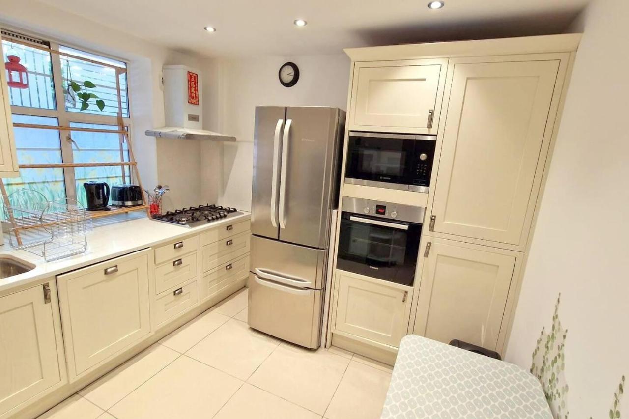 Вилла Modern 3-Bed House In Surrey Quays Лондон Экстерьер фото